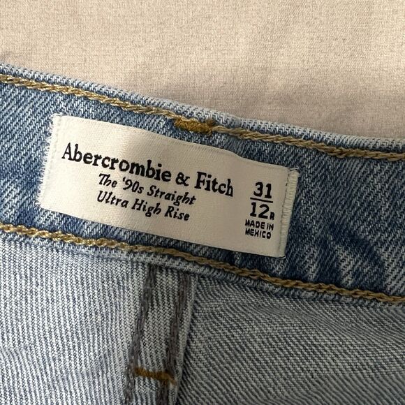 Abercrombie Curve Love Ultra High Rise 90s Straight Mom Denim Shorts 31/12 - Picture 8 of 9